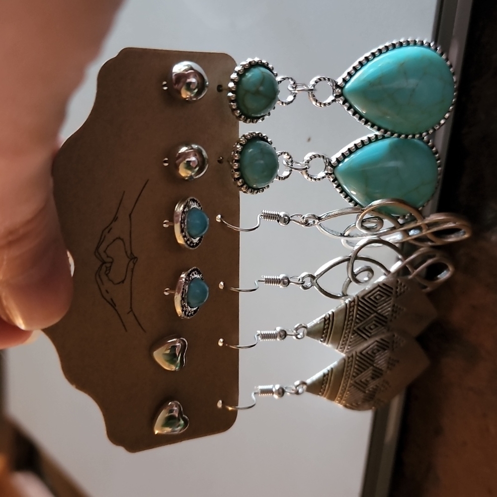 NWOT 6 pairs of Fashion earrings